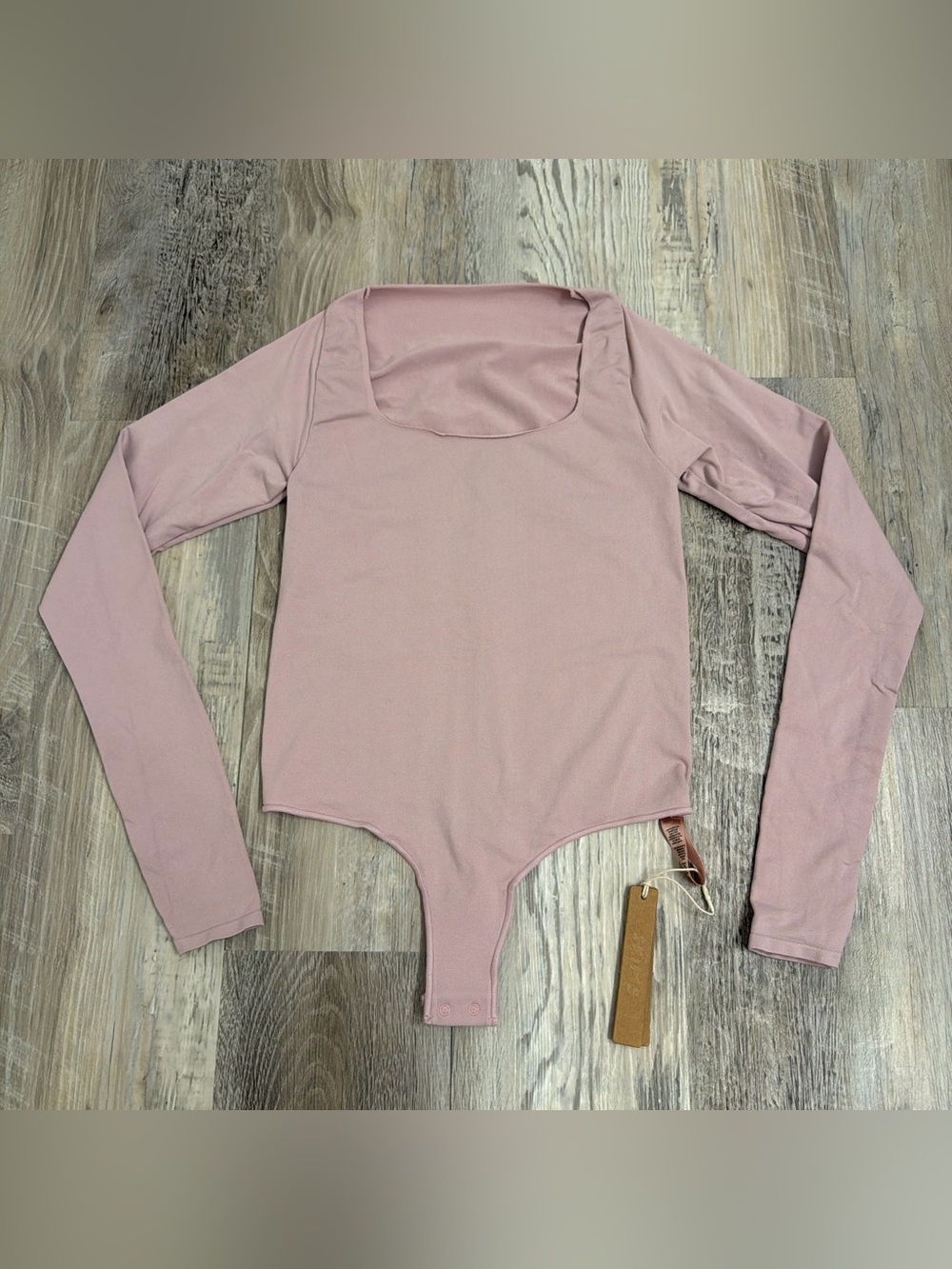 Skims essential long sleeve scoop neck bodysuit Color dusk Size small/medium
NWT